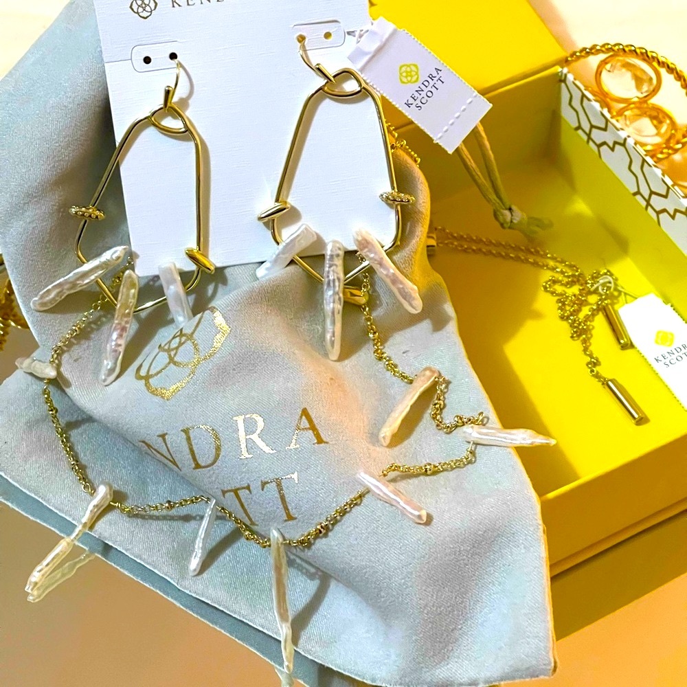 Beautiful set of kendra scott